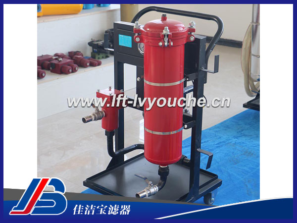 RZL40過濾機：  RZL40過濾機是佳潔寶濾器生產的一款濾油機，八級過濾，達到NASA5級。    RZL40過濾機參數：  型號：可移動濾油機 規格：RZL40過濾機  品牌：佳潔寶 貨期：20個工作日 過濾介質：除雜除水 過濾精度：3微米 過濾流量：40L/min 過濾介質：油液  其他產品推薦：  賀德克濾油車      PALL頗爾濾油車       高精度濾油車       便移式濾油車